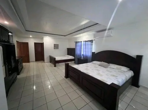 Casa Familiar , donde disfrutarás de un relajante alojamiento. Hotels in Tela