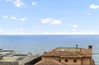 5br / 9 bed / 11 room huge beach house with rooftop deck and shaded back yard