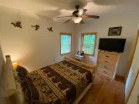BEARADISE CABIN AT NANTAHALA LAKE  3-BEDROOMS 2-BATH SLEEPS 10 PEOPLE