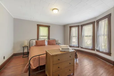 Hillside Escape...your home away from home! Hotels near First Baptist Church
