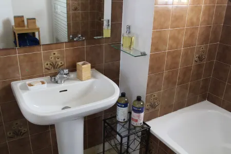 T2 (2-4 pers by the sea, ideal location Отели в г. Дуарнене