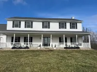 Spacious 5-bedroom country home in serene Williamstown near the Ark and lake