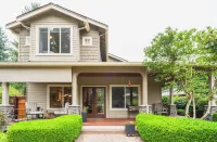 Poppyrosa Estate with mountain views minutes from Seattle, Bellevue, Sea-Tac Hotels in Issaquah