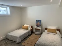 MCCRACKEN’S MID CENTURY MODERN LUXURY COTTAGE Hotels in Douro-Dummer