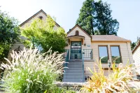 Dunsmuir Adventure House ~ Spacious family getaway Hotels in Dunsmuir
