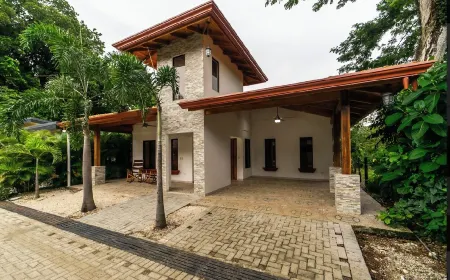 Stylish House w/private pool/patio Casa Mila  walking distance to beach and town