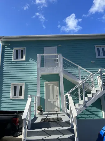 Spectacularly situated Beach Front  High Tide@ The Tides  at Little Apple Bay.