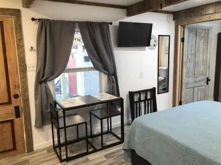 Studio B. Katie and Steve Riley Apartment