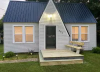 Home Town Getaway - 2 bed 1 bath home - close to town!