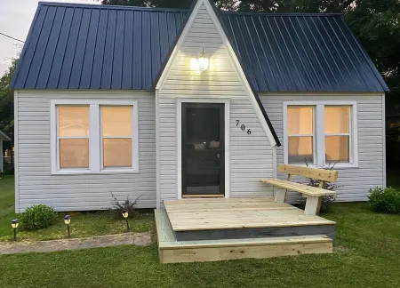 Home Town Getaway - 2 bed 1 bath home - close to town! Отели в г. Logan County