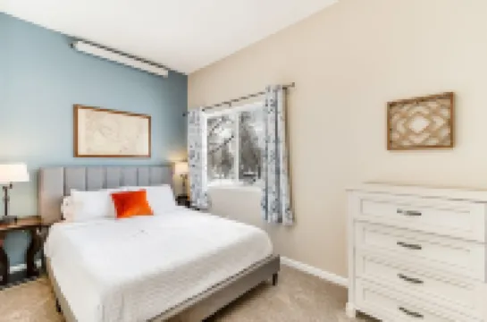 Beautiful 2-Bedroom Park View Hotels in 