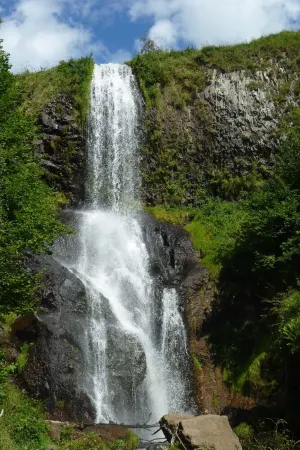 GITE sleeps 5, accessible from the side of the house. Free WIFI Отели в г. Марсена