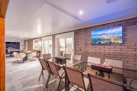 Luxury 4 Bed/4Bath! Private Pool & Mountain Views!