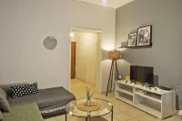 Homely Athens Apt Stylish, Reno, Fully Equipped