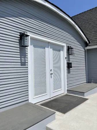 Airy Modern 2BR/2BA - Parking + Laundry + Sleep 6 Отели рядом с достопримечательностью «Конференц-центр им. МакЭнери»