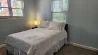 Convenient/family friendly home with yard driveway - Homestays