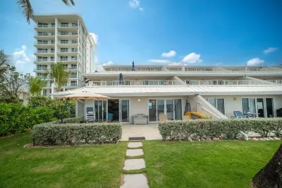 Oceanfront/Beachfront 3 bedroom condo with Pool--Sunset Cove