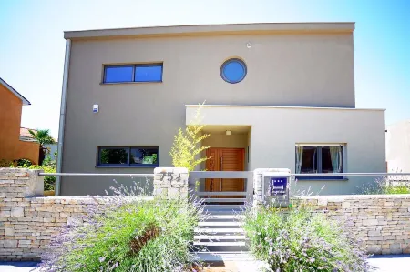 House Zara Medulin - Beautiful modern house Отели в г. Медулин