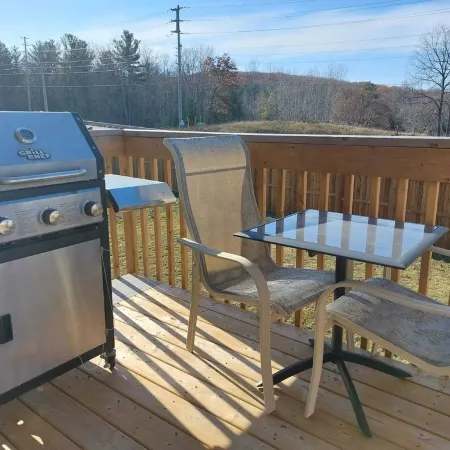 Modern 5-bedroom house close to Ski and Forest Trails