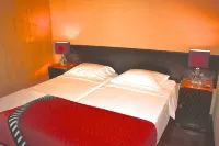 1st Line Apartment 3 Bedroom + 2 Bathroom Hotels in Praia da Rocha