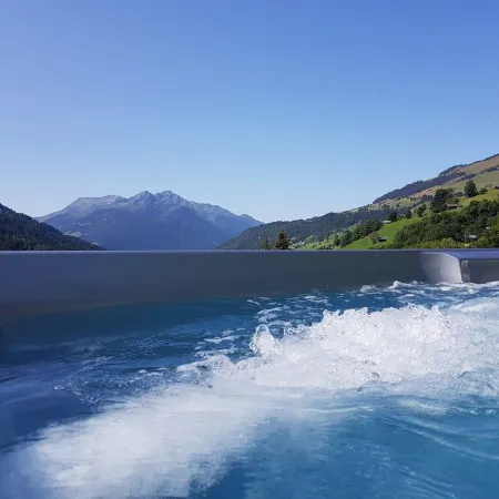 A hidden paradise with 10-seat Jacuzzi and outdoor sauna, beautiful view