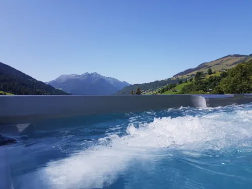 A hidden paradise with 10-seat Jacuzzi and outdoor sauna, beautiful view Hotels in Hauteluce