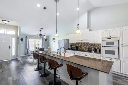 Modern Retreat Poolside Paradise