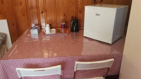 Sunny Big Basement Room with shared  bathroom Отели рядом с достопримечательностью «Университет Саймона Фрезера»