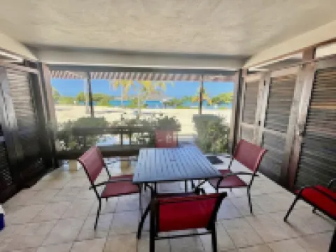 Lux King Suite On Sand @ Sapphire Beach Resort II Hoteles en Santo Tomás