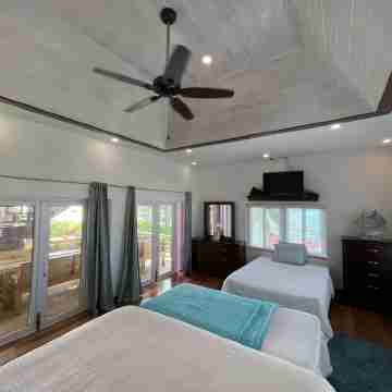 NEW & IMPROVED OCEANFRONT VILLA W/ INFINITY POOL & BEST SNORKELING! Sleeps 20 Rooms