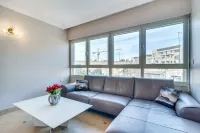 Fabulous Kosher Apartment 3 BR + Den in Amazing Central Location!! Hotels in 