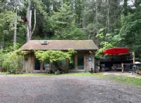 The Hobbit on Canopy Ridge Gabriola Hotels in Nanaimo