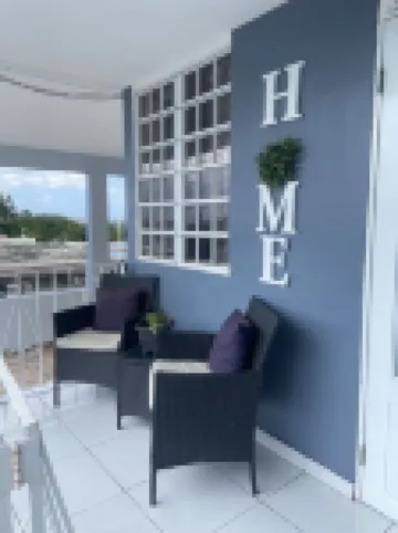 Cozy Home w/ private parking- 10 min to beach