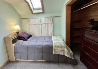 Spacious home w/riverview, minutes from state parks and ocean beaches, sleeps 11