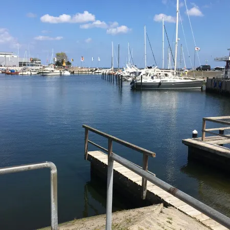3-Zi. Penthouse apartment with roof terrace and balcony directly on the marina and beach