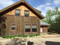 Amazing Rental Nestled in the Wildness But Close to Town