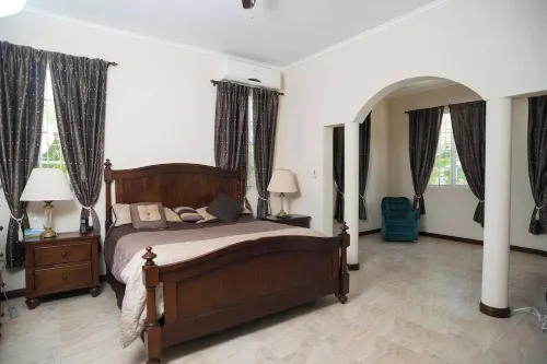 Gimli: Luxury 2 Story Villa - 3 min from the beach!!!