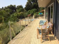 Incredible harbour views, secluded four bedroom character villa, private drive Hotels in 