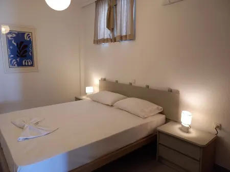 Kinetious Nisous Stylish Apt, Pool, near the Beach