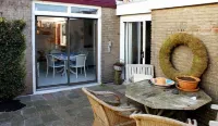 Spacious beach house with its own garden 2 minutes' walk from the sea - de playa