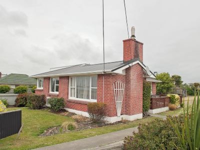 Seaside Retreat - Stylish, newly renovated oceanside property