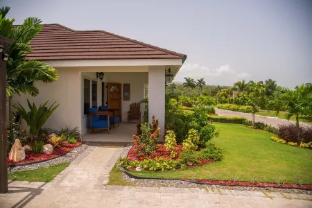 Modern Villa with private backyard pool