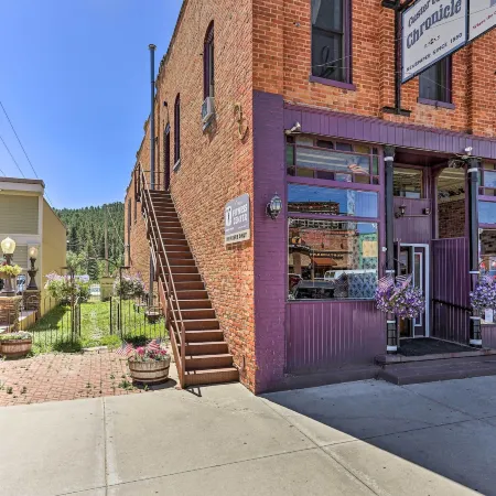Walk to Dining, Breweries and Shops! Dtwn Custer Apt Hotels in Custer
