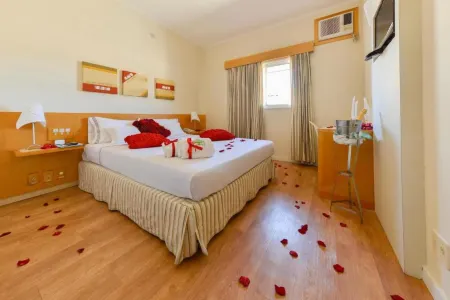 Carlton Plaza Baobá Отели в г. Taubate