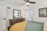 Fox Run Bungalow w/ Patio & Yard in Lincoln! - 3 stjerner