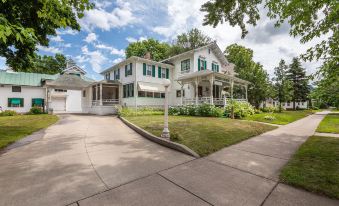 Carriage House Bed & Breakfast