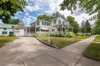 Carriage House Bed & Breakfast Hotels in Winona