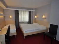 Hotel Empire Hotels near Hollerich Train Station