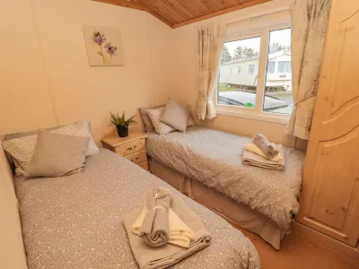 4 The Oaks Hotels in 