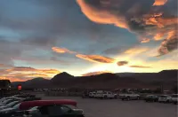 The Rim Rock Inn - Motels
